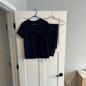 Figs Catarina One-Pocket Scrub Top and Zamora Jogger Pants set, size S, Navy